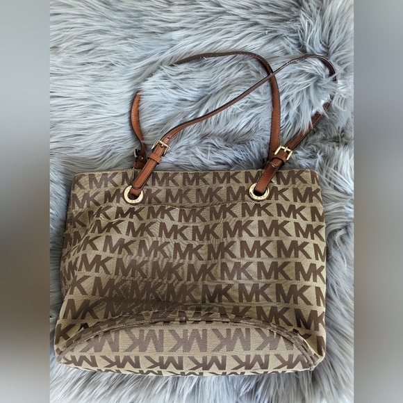 Michael Kors Handbags - Michael kors MK purse bag